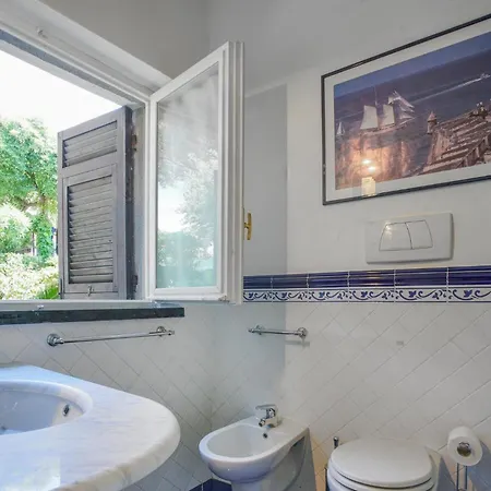 2 Bedroom Awesome In Lejlighed Rapallo
