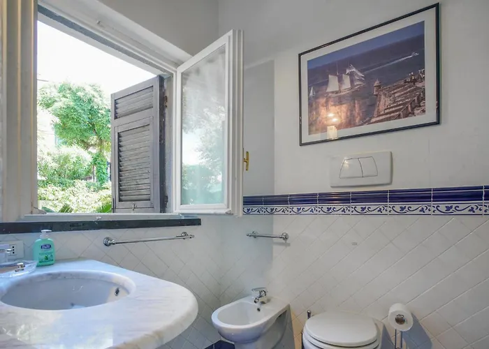 2 Bedroom Awesome In Lejlighed Rapallo